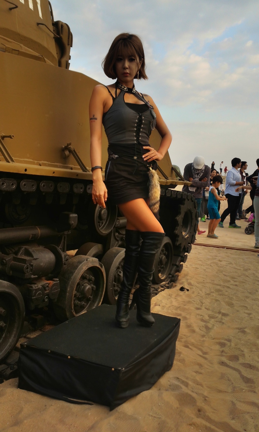 韩国顶级Showgirl许允美 釜山坦克世界 1